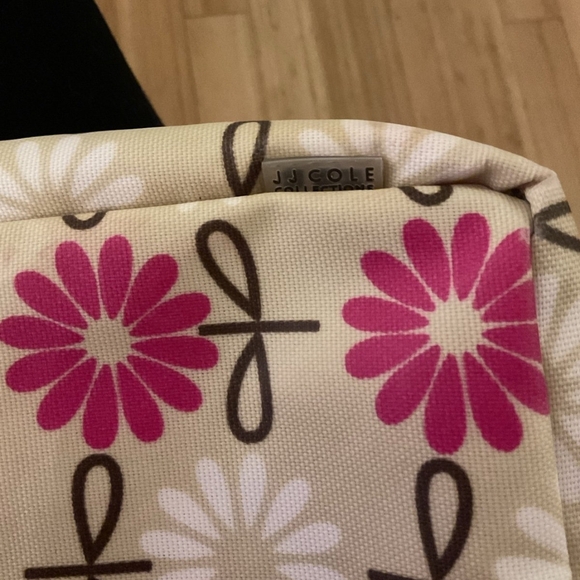 JJ Cole Pink White Floral Baby Changing Pad and Pouch - Picture 5 of 5